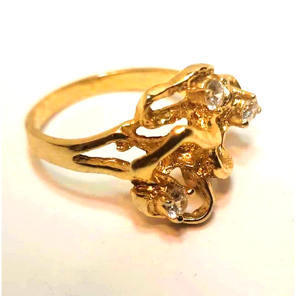 Sweetly Unique Golden Ribbon Rhinestone Ring Size 7 - Picture 3 of 12